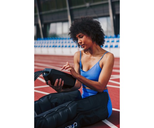 Aparat do drenażu limfatycznego (masażu uciskowego) 8-komorowy, bateryjny - CarePump Move8  - widok z lewej