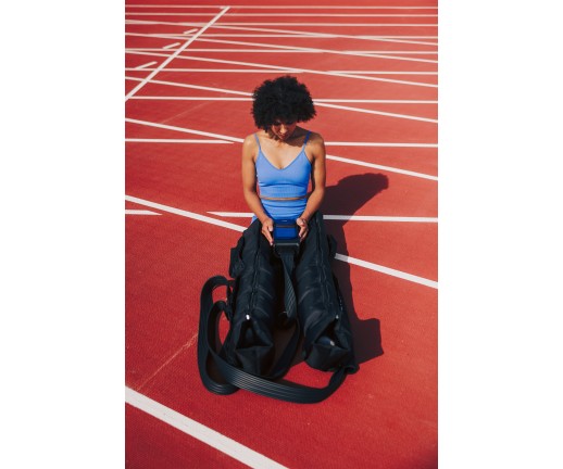 Aparat do drenażu limfatycznego (masażu uciskowego) 8-komorowy, bateryjny - CarePump Move8  - widok z lewej