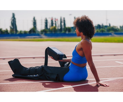 Aparat do drenażu limfatycznego (masażu uciskowego) 8-komorowy, bateryjny - CarePump Move8  - widok z lewej