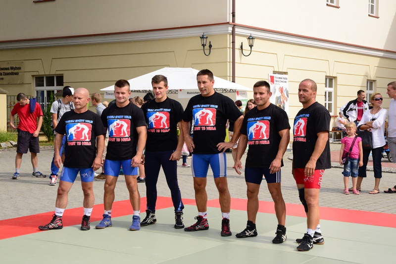 Zapasy - zespół BardoMed. Sprzęt sportowy i fitness, rehabilitacja Kraków