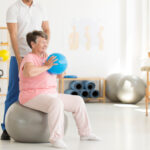 Rehabilitacja w chorobie Parkinsona: zabiegi i ćwiczenia