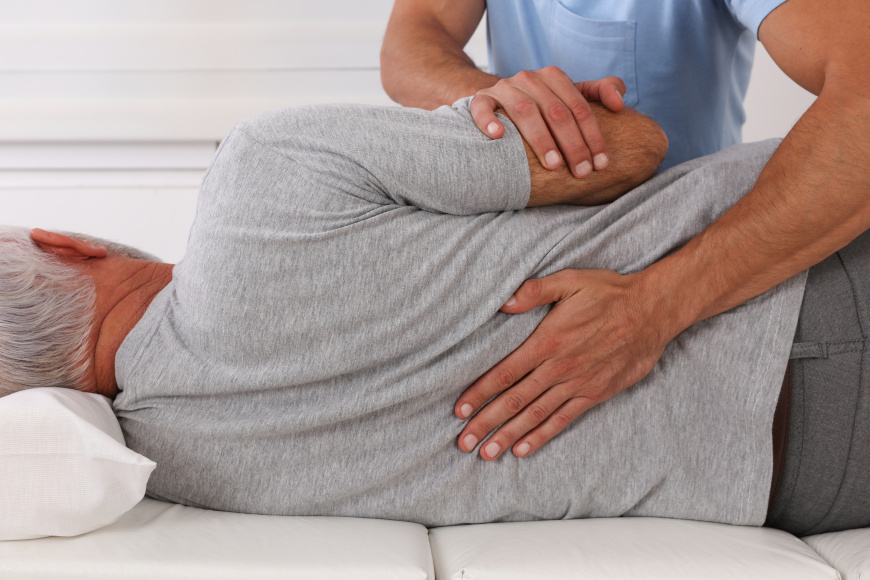 Masaż na rwę kulszową – rodzaje i techniki