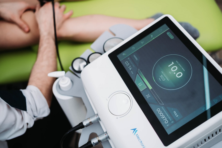 Czy zakup sprzętu do terapii TECAR można wrzucić w koszty firmowe? Porady dla JDG i spółek